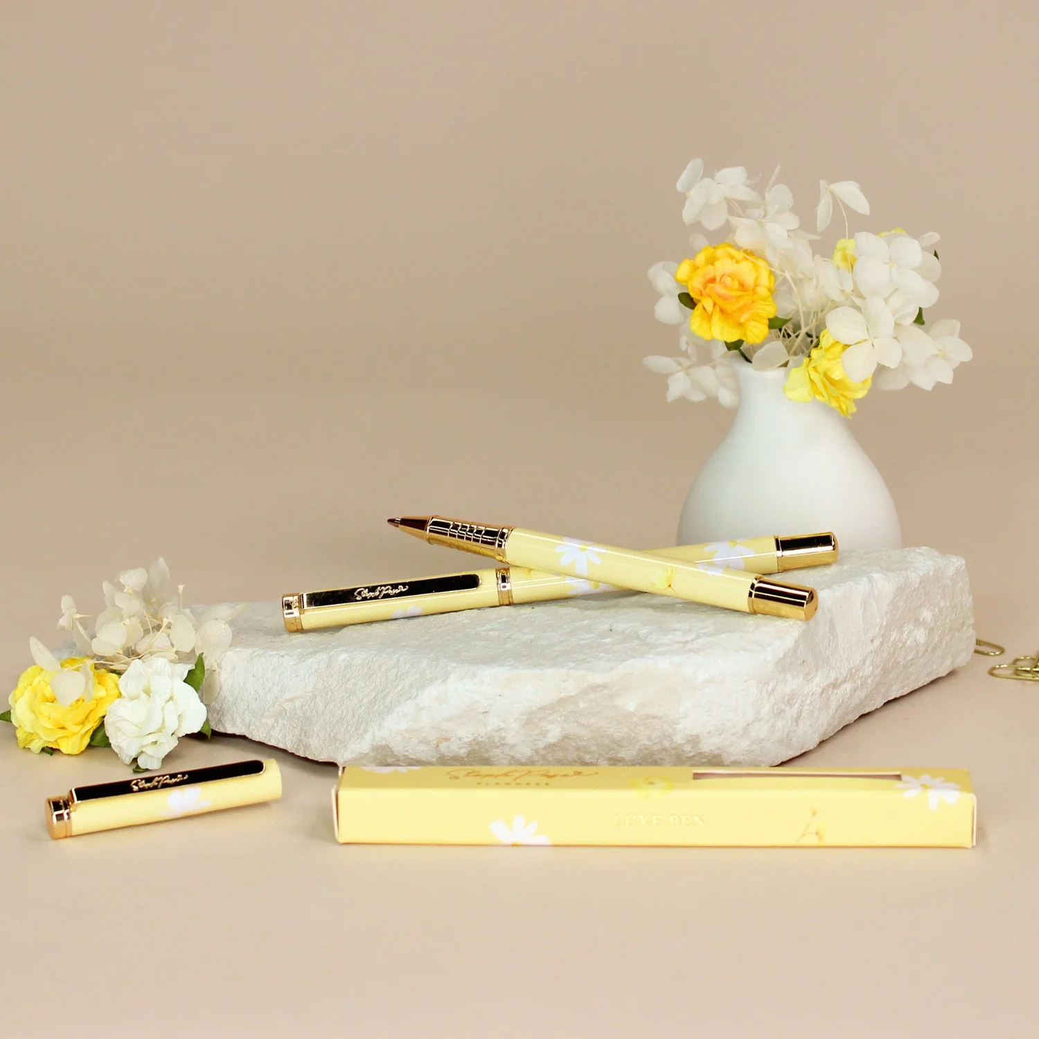 The Luxe Pen - Butter Yellow Daisy Print - Image 4